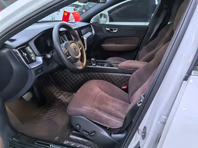 Volvo XC60 — Фото автомобиля 7