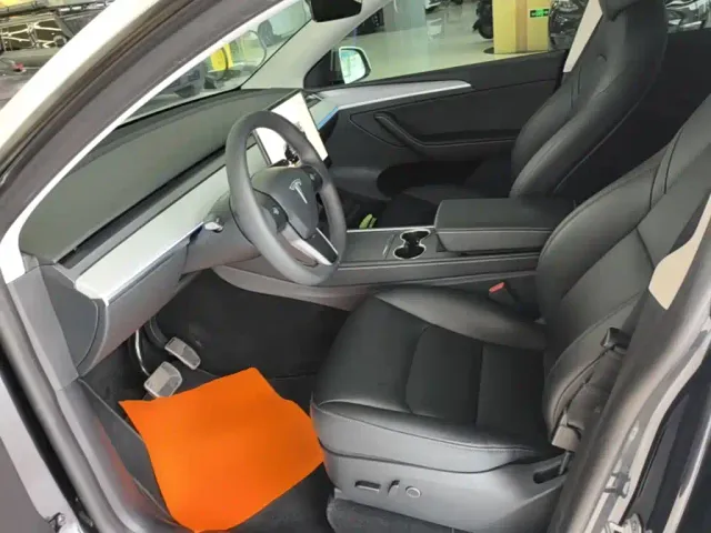 Tesla Model Y — Фото автомобиля 14