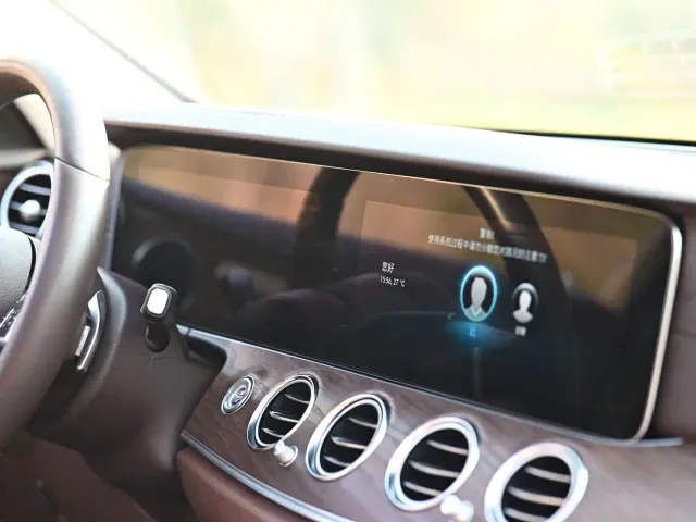 Mercedes-Benz E-Class — Фото автомобиля 8