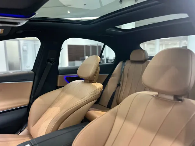 Mercedes-Benz E-Class — Фото автомобиля 12