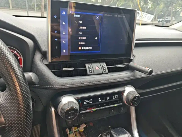 Toyota RAV4 — Фото автомобиля 12