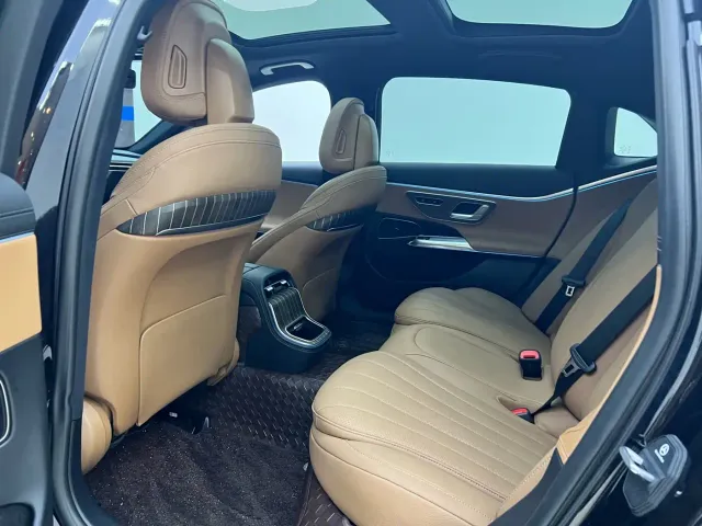Mercedes-Benz E-Class — Фото автомобиля 17