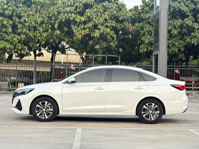 Changan Eado — Фото автомобиля 4