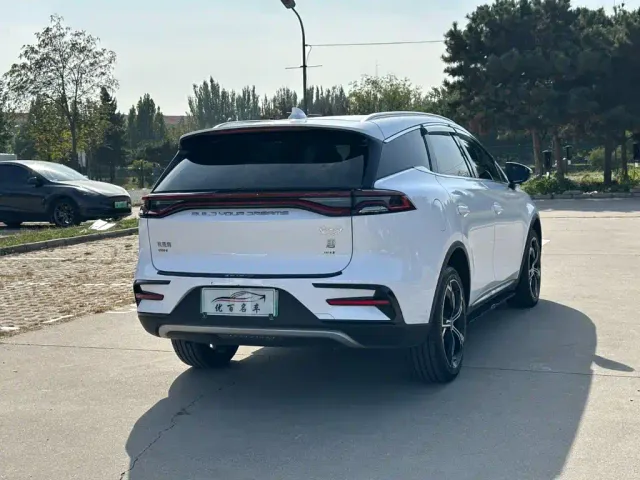 BYD Tang — Фото автомобиля 6