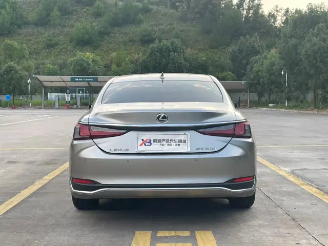Lexus ES — Фото автомобиля 6