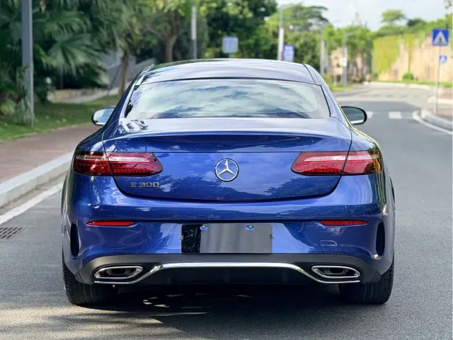 Mercedes-Benz E-Class — Фото автомобиля 16