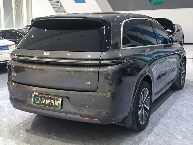 Li Auto L8 — Фото автомобиля 10