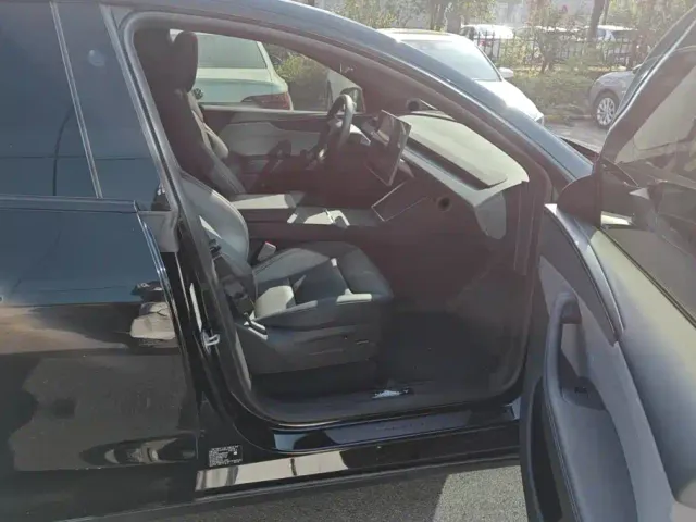 Tesla Model Y — Фото автомобиля 8