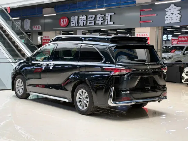 Toyota Granvia — Фото автомобиля 16