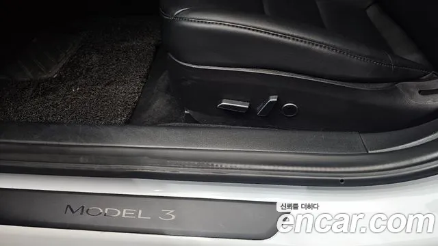 Tesla Model 3 — Фото автомобиля 21