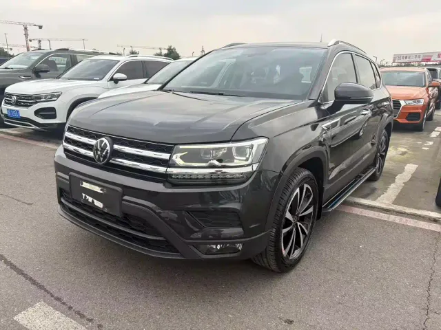 Фотография автомобиля — Volkswagen Tharu