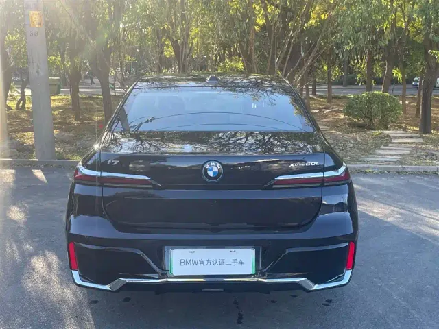 BMW i7 — Фото автомобиля 5