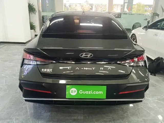 Hyundai Elantra — Фото автомобиля 5