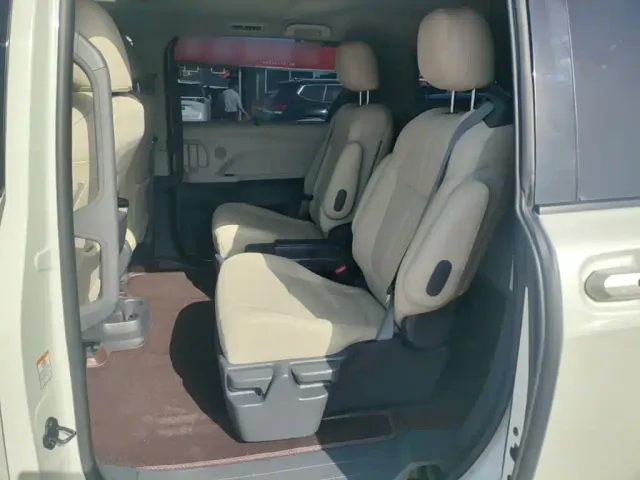 Toyota Sienna — Фото автомобиля 16