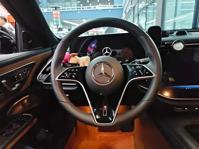 Mercedes-Benz E-Class — Фото автомобиля 11