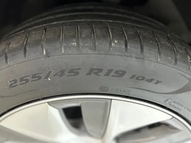 Tesla Model Y — Фото автомобиля 30
