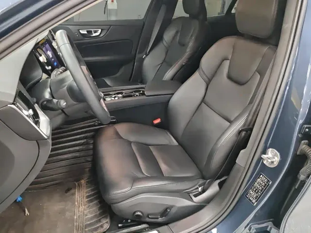 Volvo S60 — Фото автомобиля 6