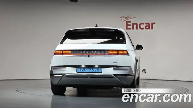 Hyundai Ioniq 5 — Фото автомобиля 4