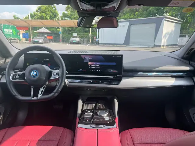 BMW i5 — Фото автомобиля 5