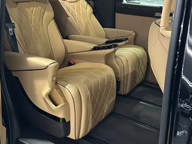 Denza D9 — Фото автомобиля 5