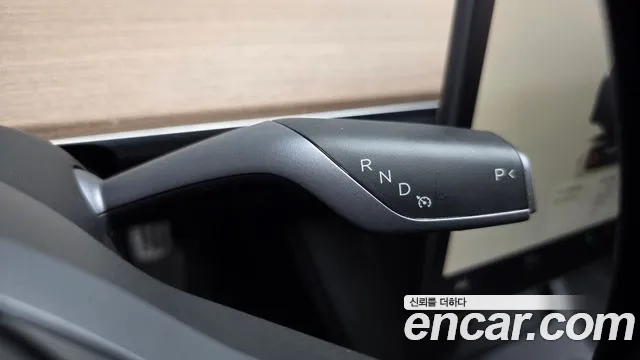 Tesla Model 3 — Фото автомобиля 12