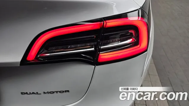 Tesla Model 3 — Фото автомобиля 23