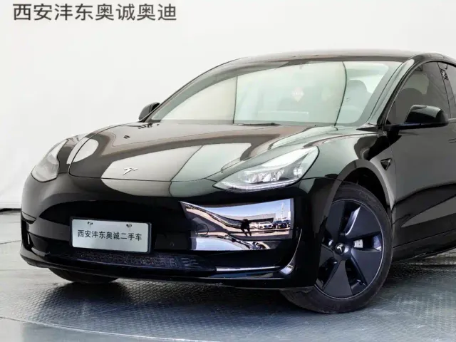 Tesla Model 3 — Фото автомобиля 24
