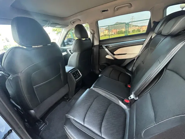 Geely Boyue — Фото автомобиля 10