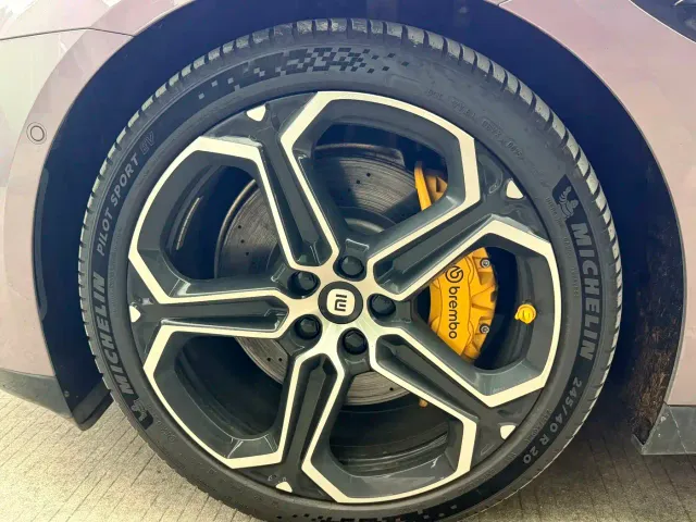 Xiaomi SU7 — Фото автомобиля 19