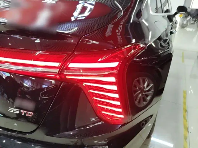 Hongqi H5 — Фото автомобиля 7