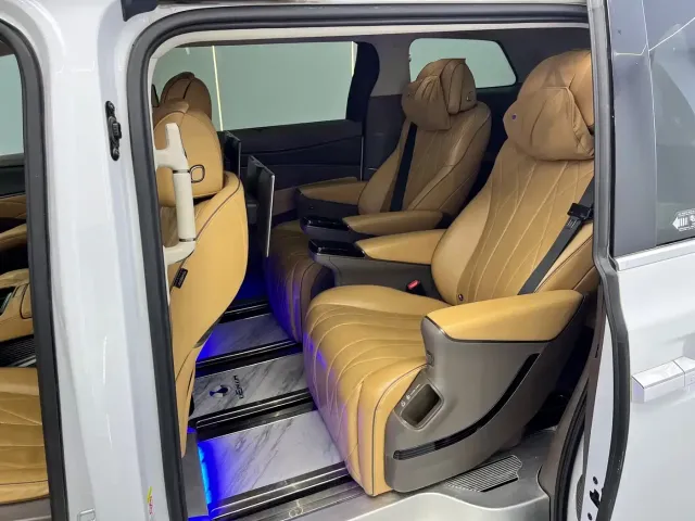 Denza Denza D9 2022 DM-i 970 AWD Flagship — Фото автомобиля 7
