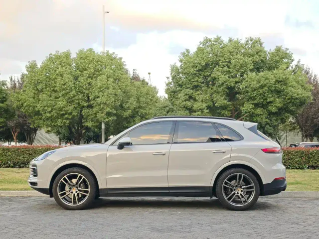 Porsche Cayenne — Фото автомобиля 3
