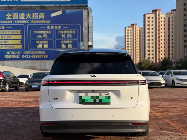 Li Auto i8 — Фото автомобиля 4