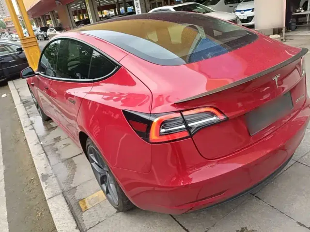 Tesla Model 3 — Фото автомобиля 4