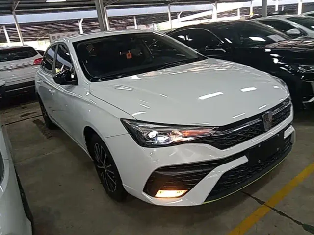 Roewe i5 — Фото автомобиля 3