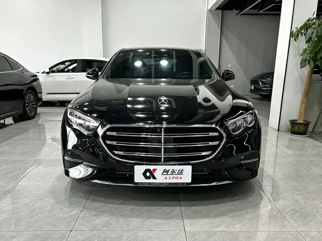 Mercedes-Benz E-Class — Фото автомобиля 2