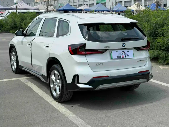 BMW iX1 — Фото автомобиля 7