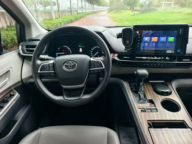 Toyota Granvia — Фото автомобиля 11