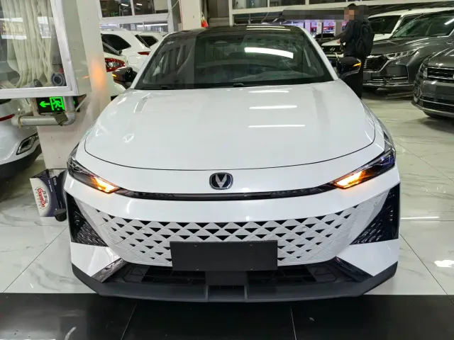 Changan UNI-V — Фото автомобиля 2