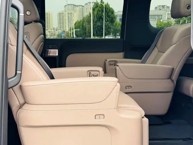 Li Auto MEGA — Фото автомобиля 4