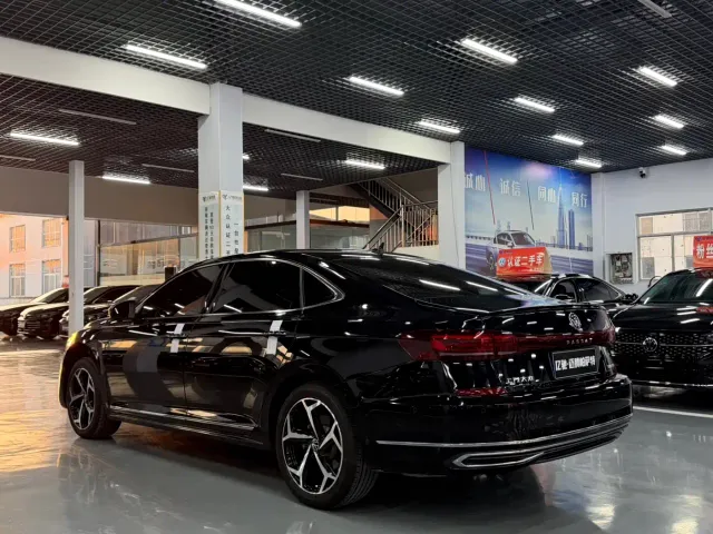 Volkswagen Passat — Фото автомобиля 4