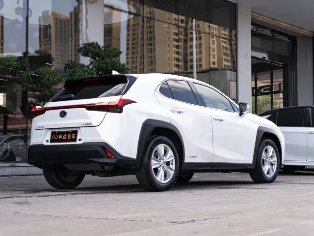Lexus UX — Фото автомобиля 3