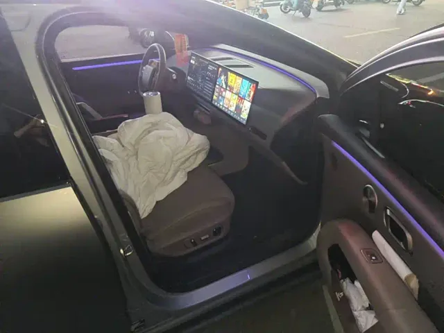 Li Auto Li Auto i6 2025 2WD Base Model — Фото автомобиля 10