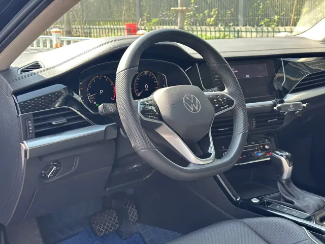 Volkswagen Passat — Фото автомобиля 5