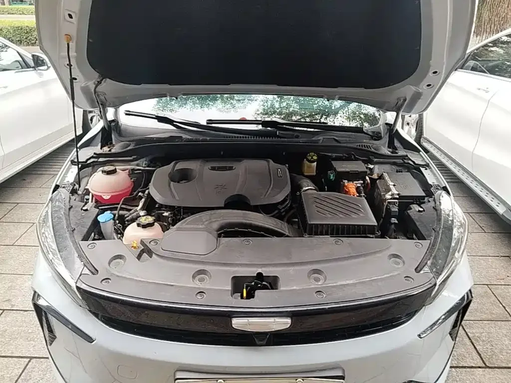 Geely Emgrand L HiP 2024 Model Champion Edition 1.5TD-DHT Pro 100KM Surpassing Type — Фото автомобиля 19