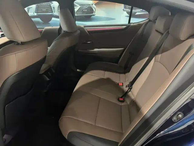Lexus ES — Фото автомобиля 7