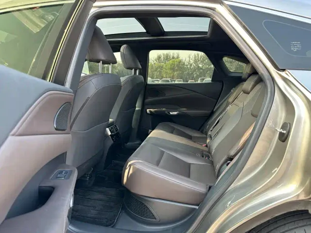 Lexus RX — Фото автомобиля 10