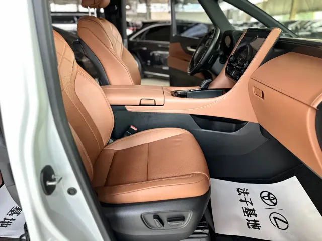 Toyota Alphard — Фото автомобиля 13