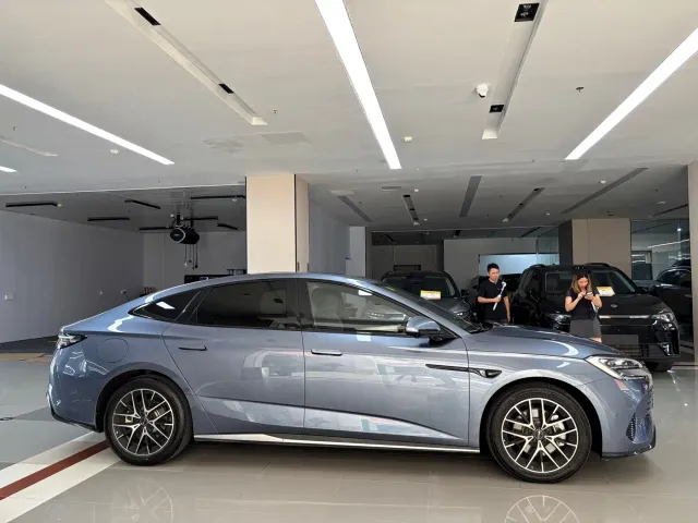 BYD Seal 07 DM-i — Фото автомобиля 4