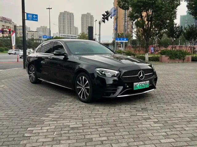 Mercedes-Benz E-Class — Фото автомобиля 3